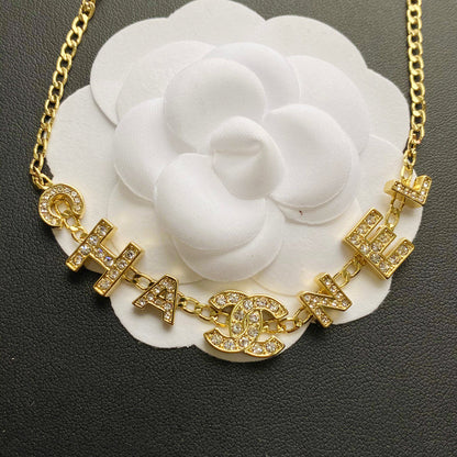Collier pendentif lettre simple et tendance
