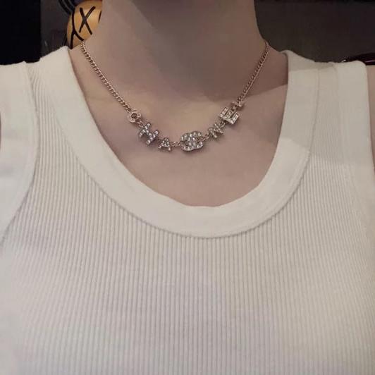 Collier pendentif lettre simple et tendance