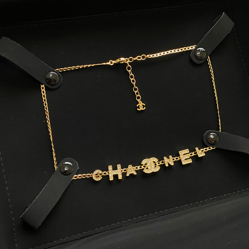 Collier pendentif lettre simple et tendance