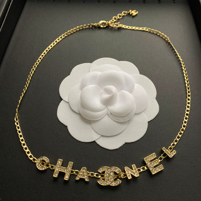 Collier pendentif lettre simple et tendance