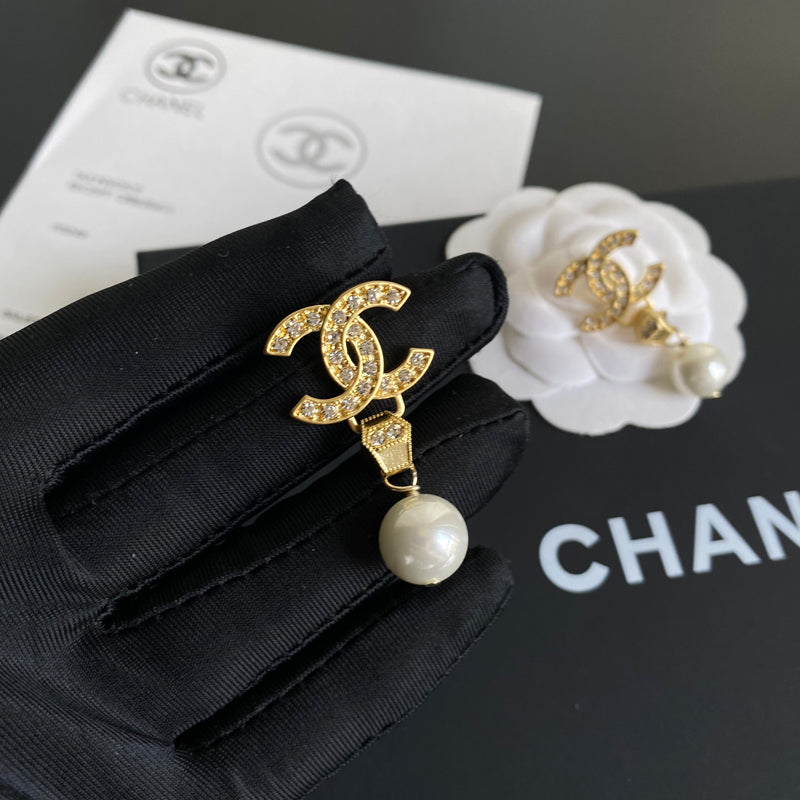 Boucles d'oreilles élégantes en perles et diamants