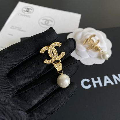 Boucles d'oreilles élégantes en perles et diamants