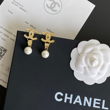 Boucles d'oreilles élégantes en perles et diamants