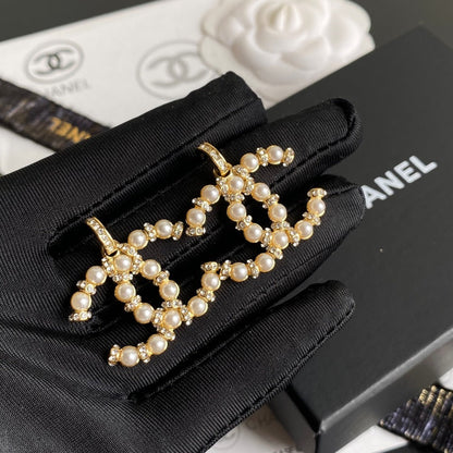 Boucles d'oreilles élégantes en perles et diamants