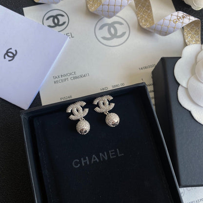 Pendientes con logo y colgante de bola de diamantes completos