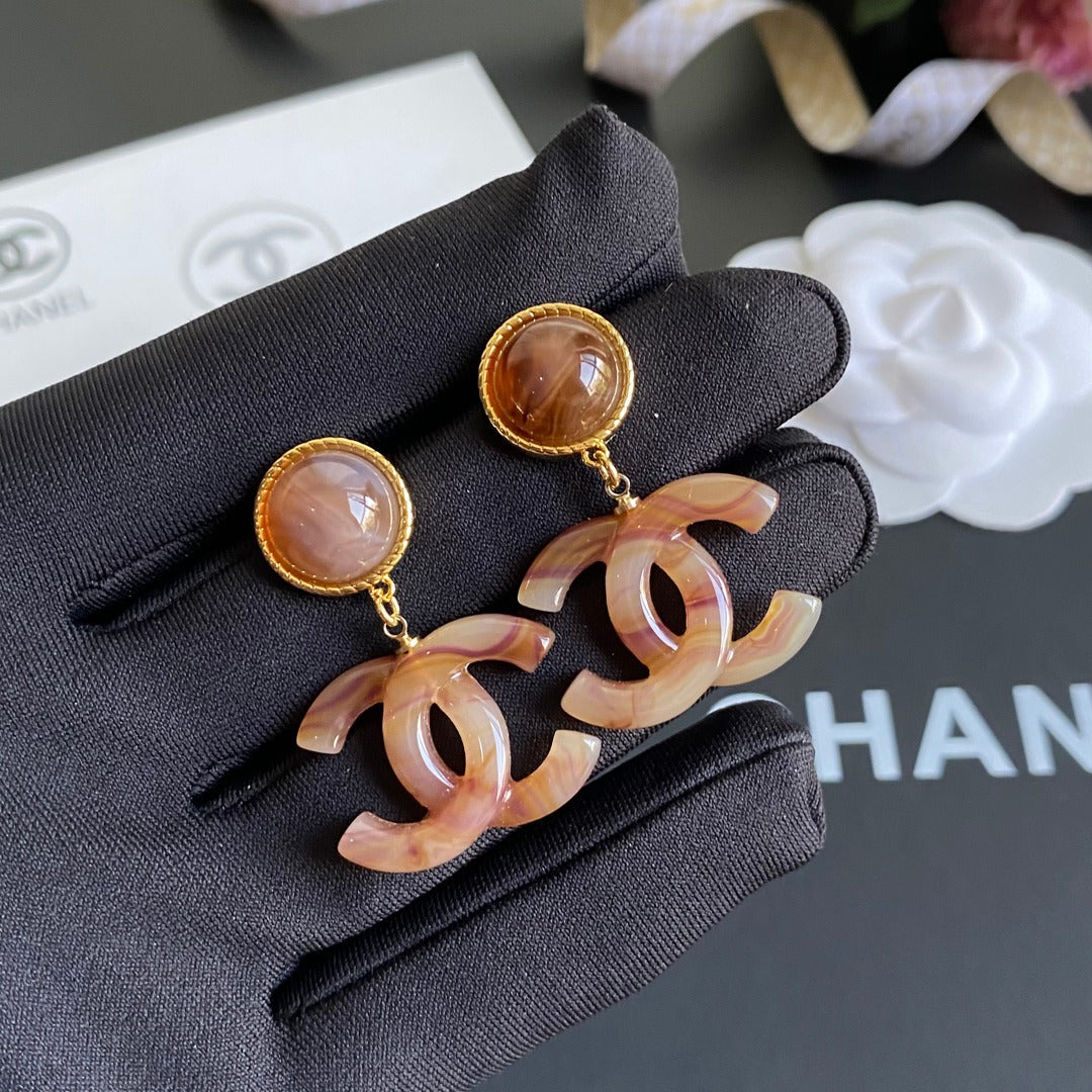 Boucles d'oreilles pendantes logo ambre vintage