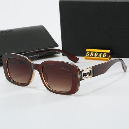 Lunettes de soleil rétro noires gravées du logo