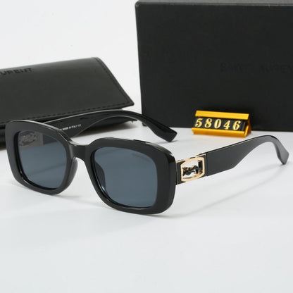 Lunettes de soleil rétro noires gravées du logo