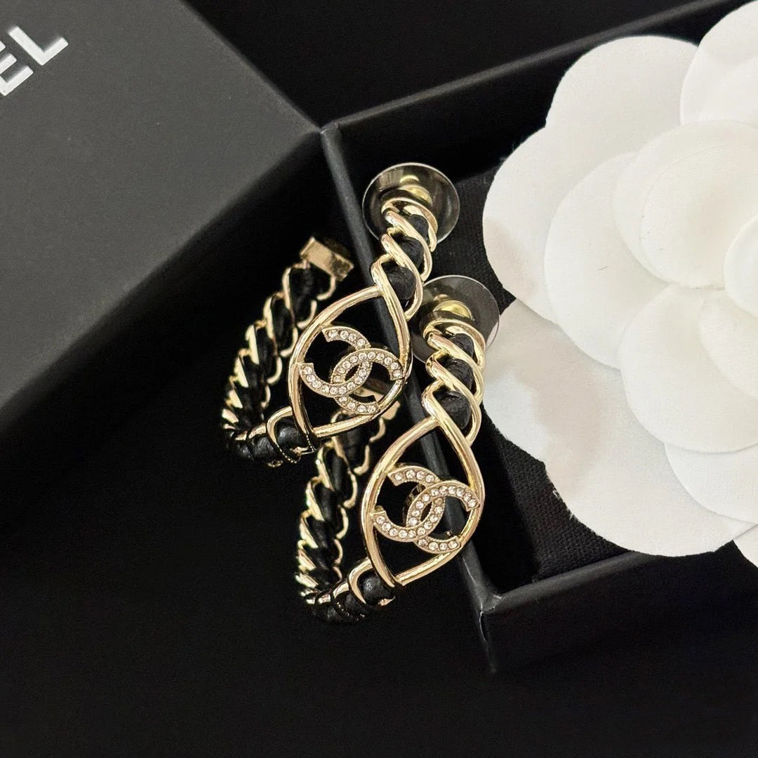 Boucles d'oreilles créoles mi-cerceau en cuir et métal tendance