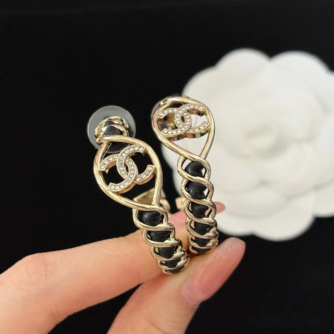 Boucles d'oreilles créoles mi-cerceau en cuir et métal tendance