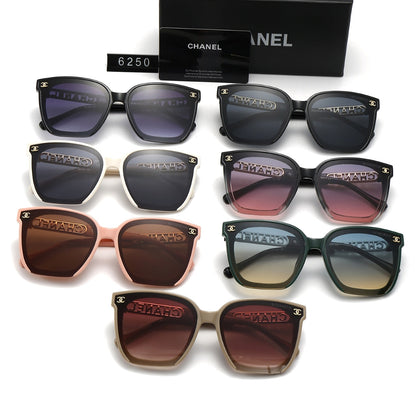 Gafas de sol clásicas con montura metálica y letras de moda