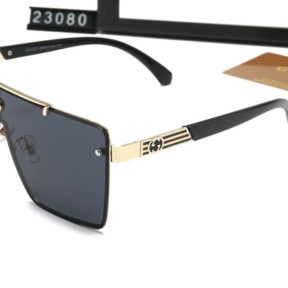Gafas de sol de una pieza con montura a rayas a la moda