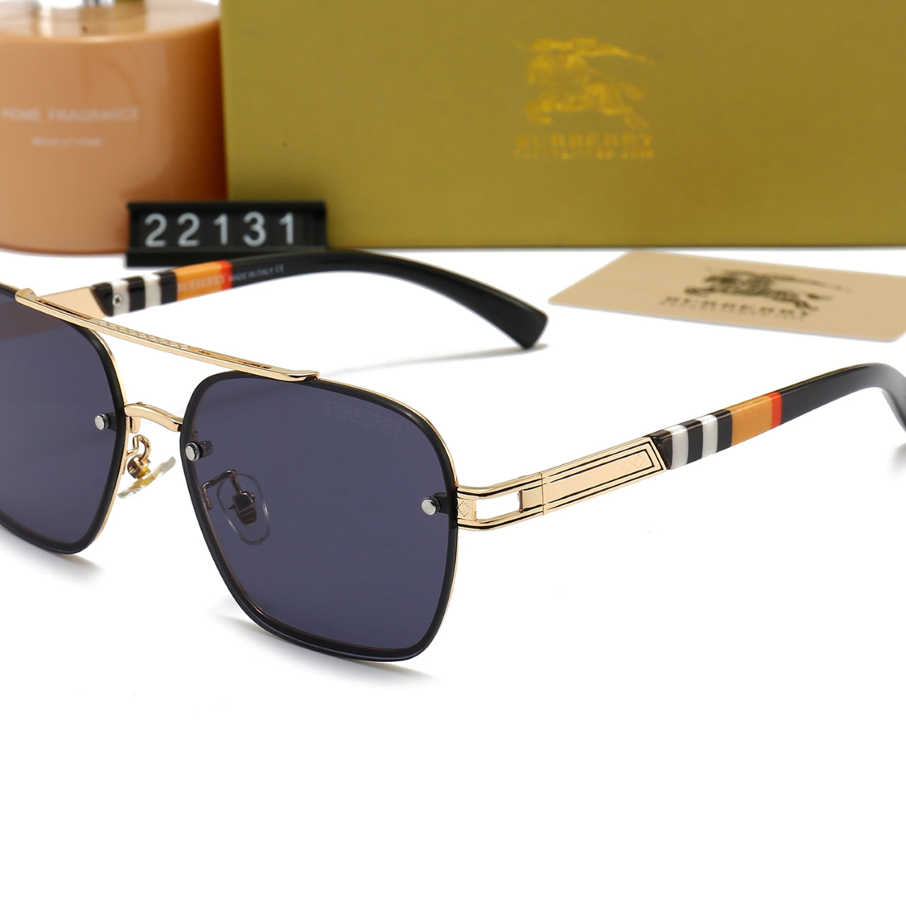 Gafas de sol con montura metálica a cuadros