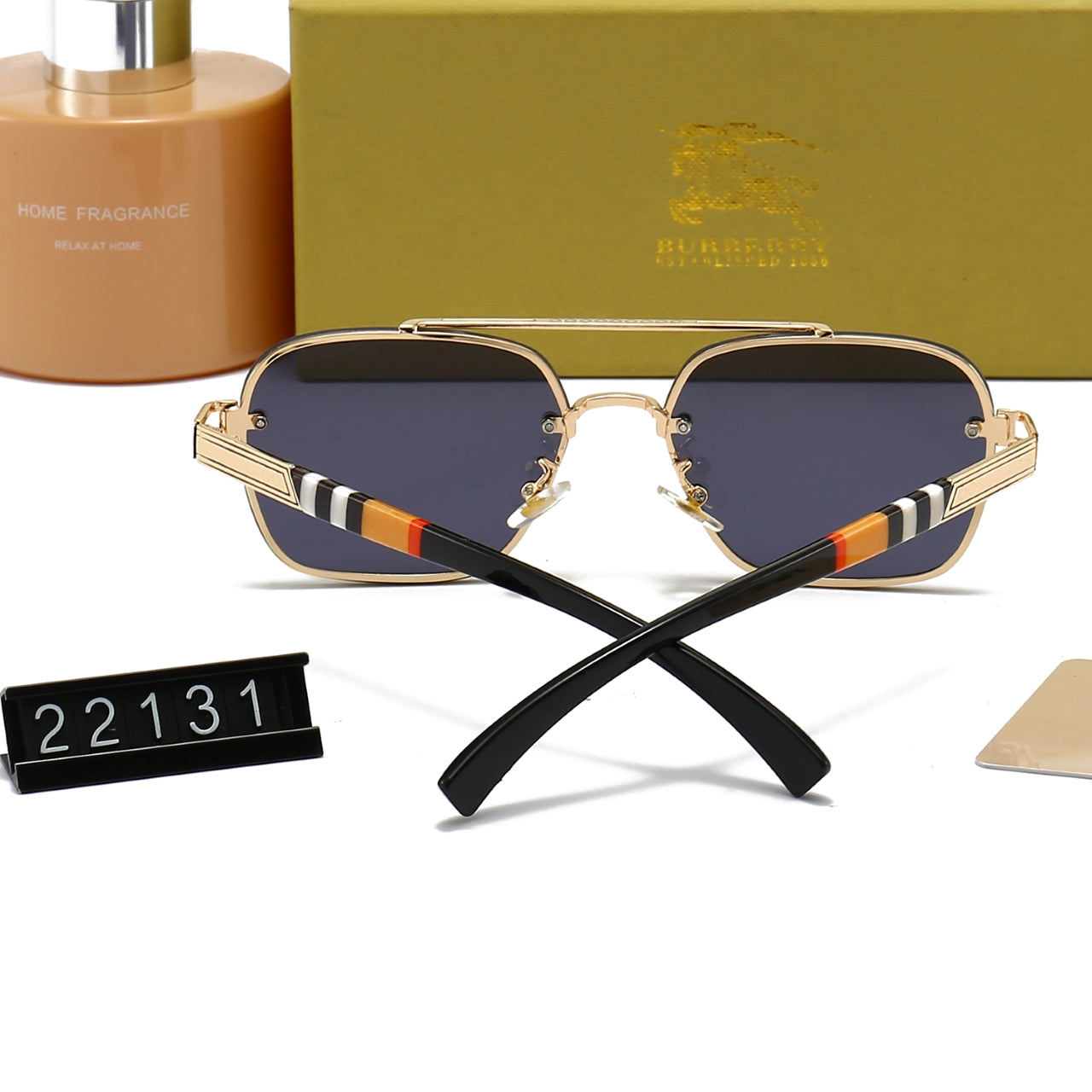 Gafas de sol con montura metálica a cuadros