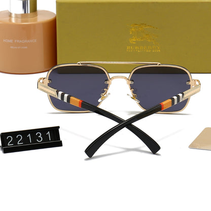 Gafas de sol con montura metálica a cuadros