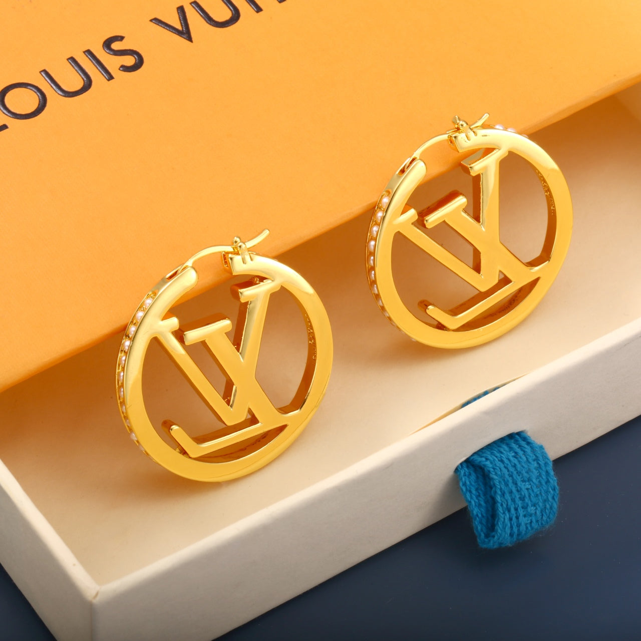 Pendientes de letra de moda