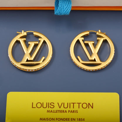 Pendientes de letra de moda