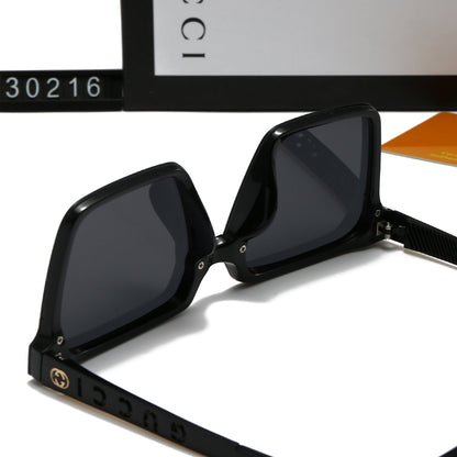Lunettes de soleil de vacances à monture carrée