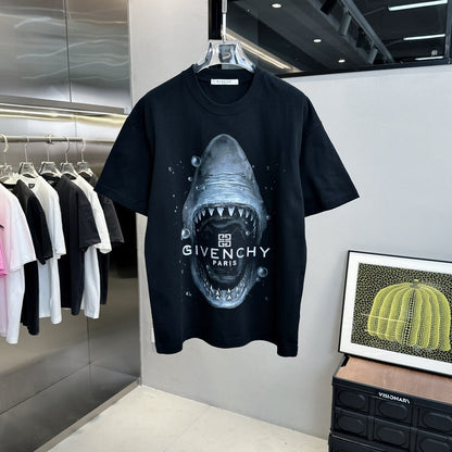 T-shirt motif requin