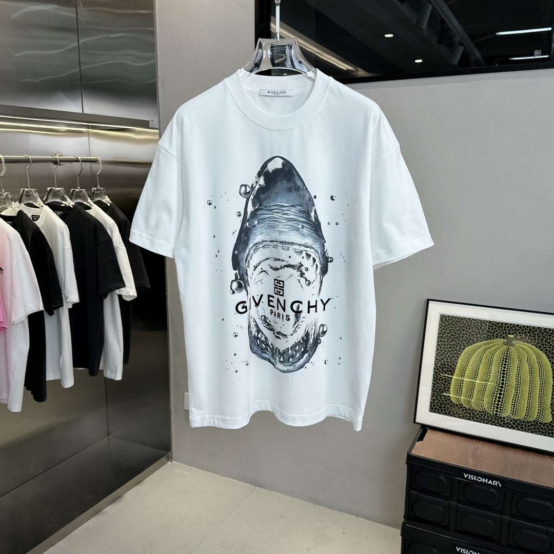 T-shirt motif requin