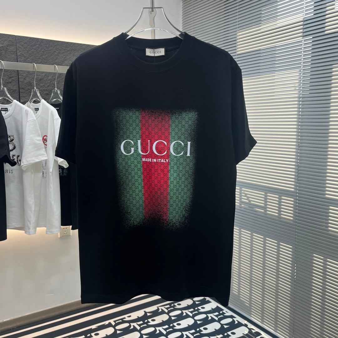 T-shirt imprimé rayé vert et rouge