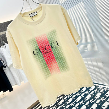 T-shirt imprimé rayé vert et rouge