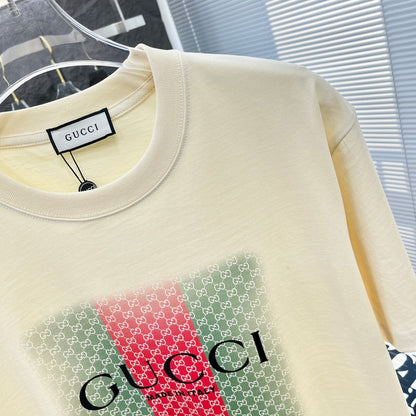 T-shirt imprimé rayé vert et rouge