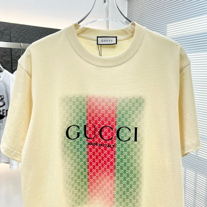 T-shirt imprimé rayé vert et rouge